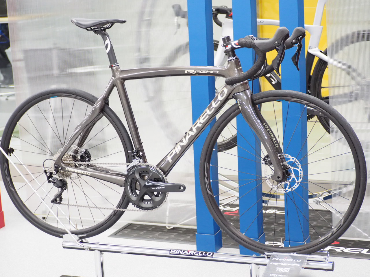 PINARELLO (ピナレロ) RAZHA(ラザ) DISC 105 メカニカル 11s完成車 2025 グレー